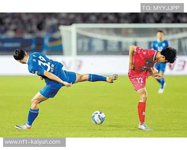 广州足球氛围热烈激荡球迷热情与城市文化交融的精彩瞬间 广州足球氛围热烈激荡球迷热情与城市文化交融的精彩瞬间