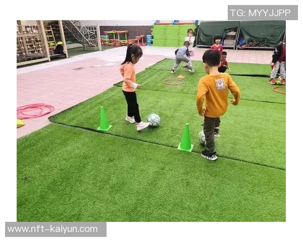 踢足球的乐趣与成长体验让我爱上这项运动的精彩瞬间